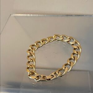 Elegant Gold Chain Bracelet